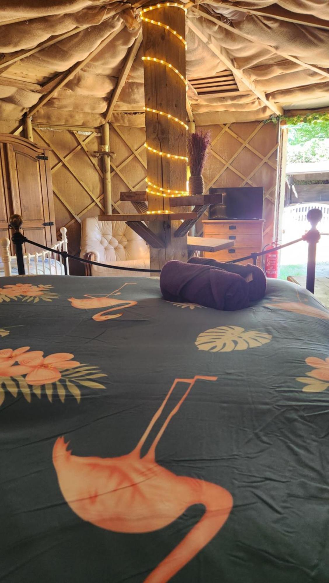 Vigo Retreat Boat Yurt Bed and Breakfast Wrotham Esterno foto