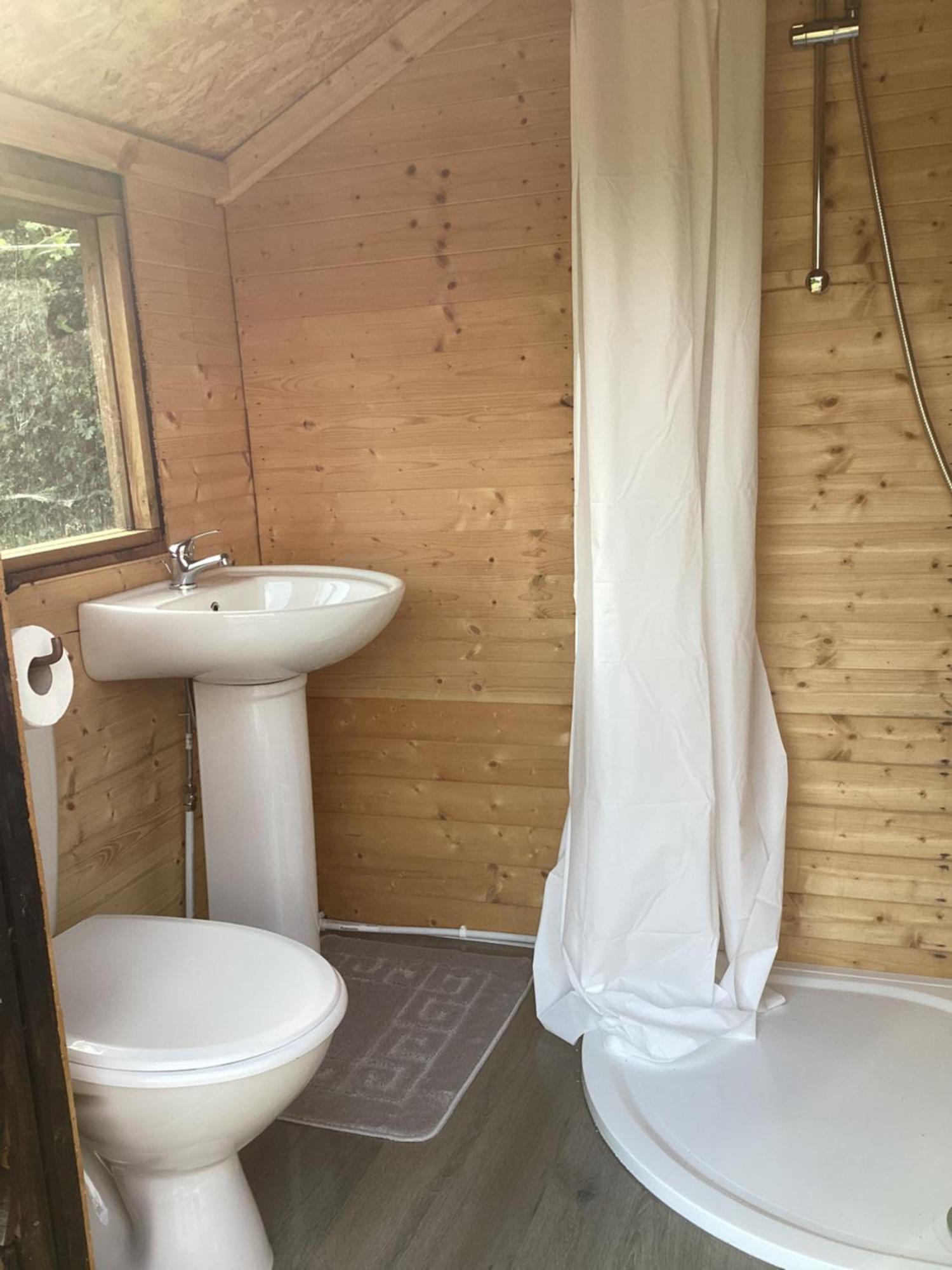 Vigo Retreat Boat Yurt Bed and Breakfast Wrotham Esterno foto